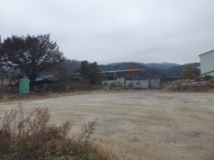 경기도 가평군 조종면 현리 402-27 외 1 필지